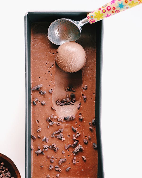 Pourquoi ma glace maison est granuleuse ? 7 solutions